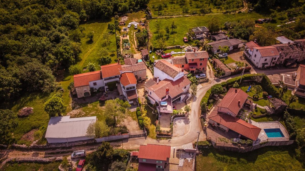 Villa Michelle Karojba エクステリア 写真