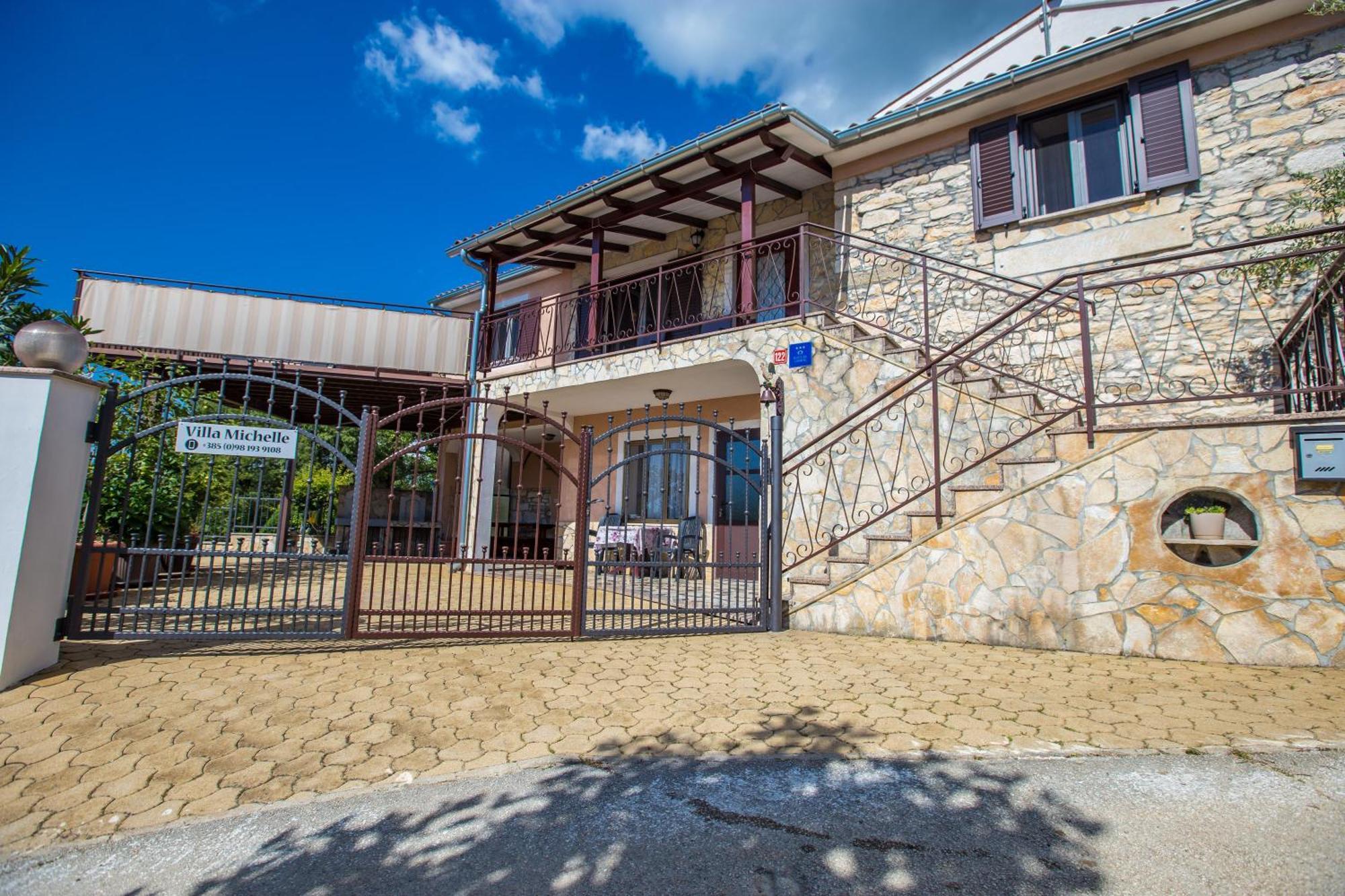 Villa Michelle Karojba エクステリア 写真