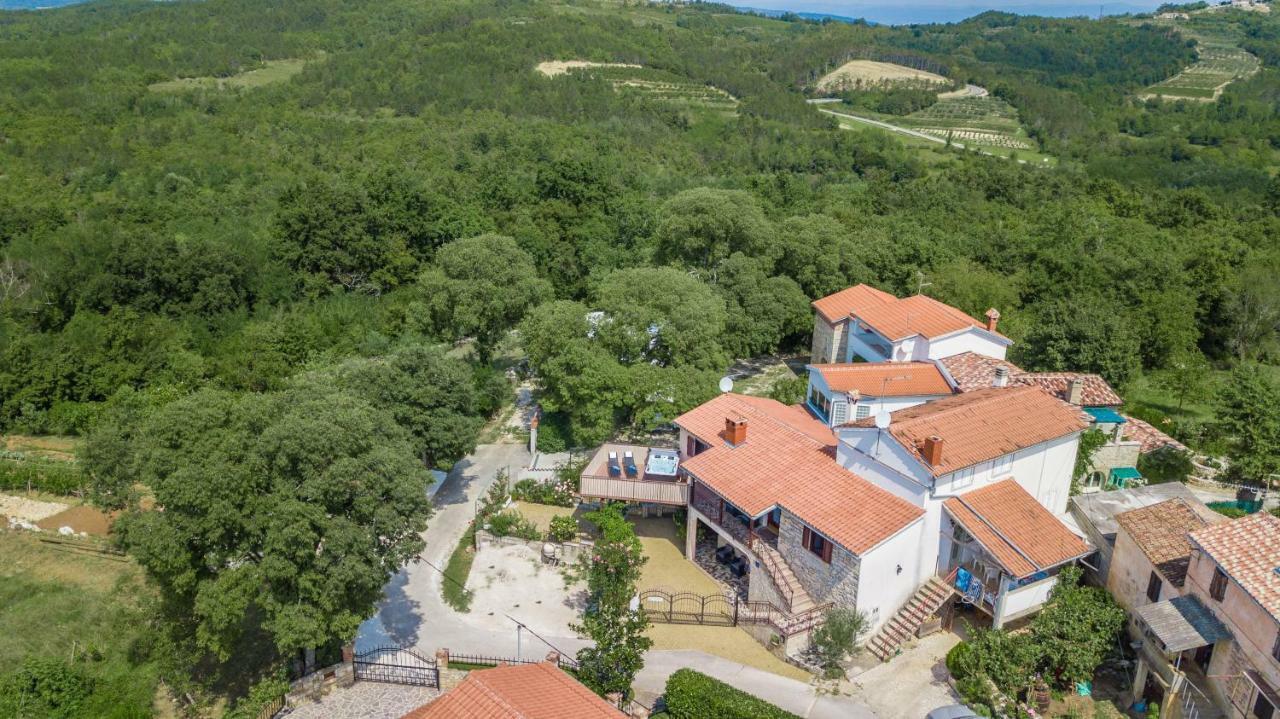 Villa Michelle Karojba エクステリア 写真