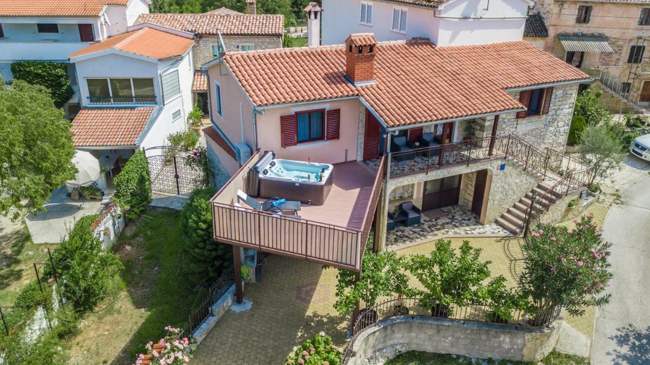Villa Michelle Karojba エクステリア 写真