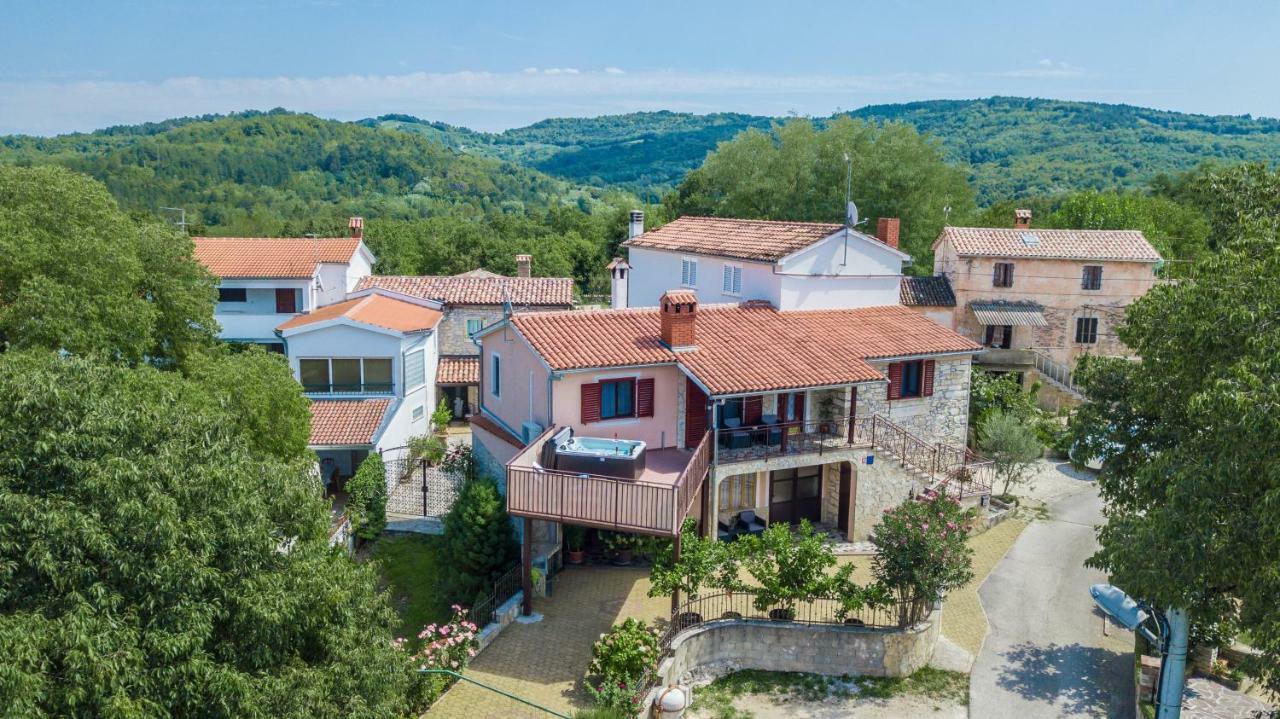 Villa Michelle Karojba エクステリア 写真